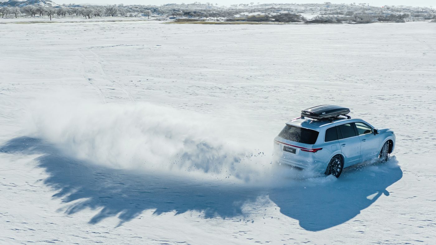 ued官网ONE雪地再出发